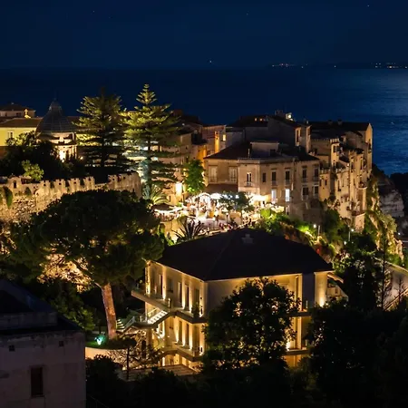 Emmesse & Infinite Blue 4* Tropea